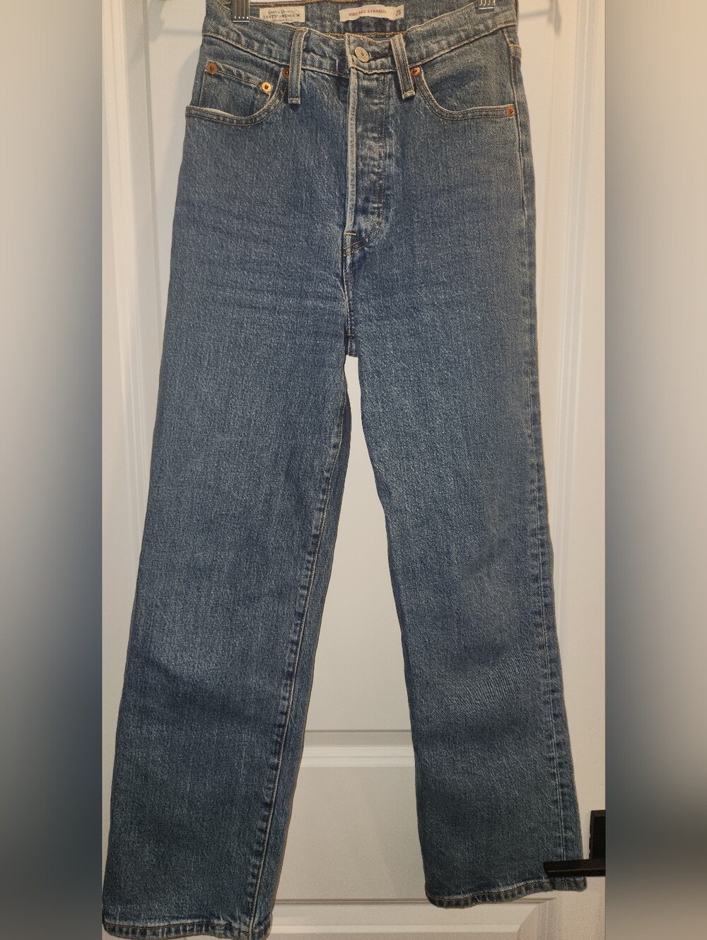 Levis Ribcage Straight Jeans in Medium Blue Denim SIZE 25